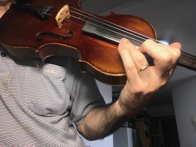 Wear-Finger Pizzicato on